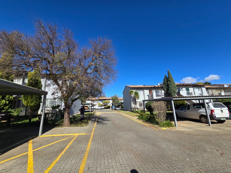2 Bedroom Property for Sale in Van Der Hoff Park North West